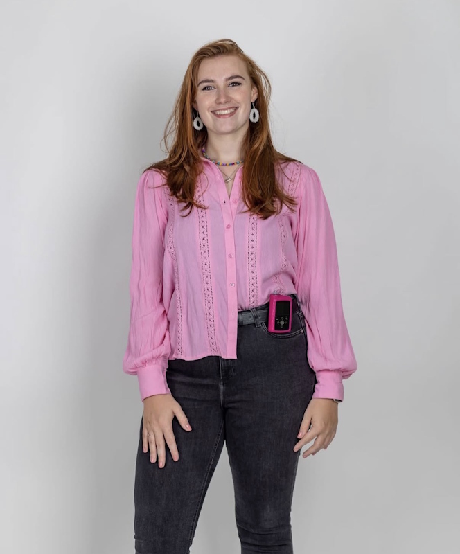 Leonique met haar insulinepomp